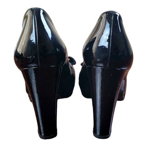 STUART WEITZMAN Peep Toe Patent Leather Stacked Block Heel Pumps with Front‎ Bow - Picture 5 of 8